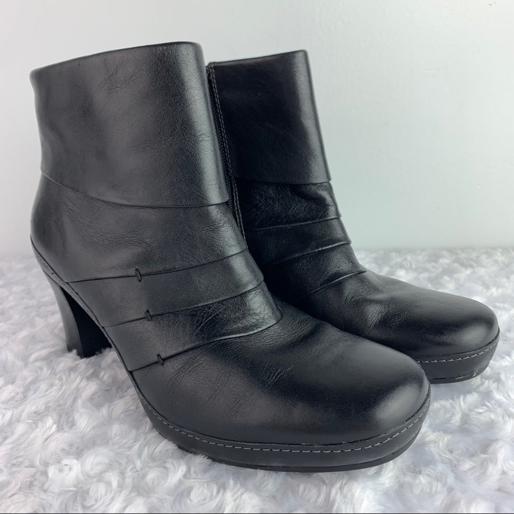Clarks Leather Ankle Boots 🍁